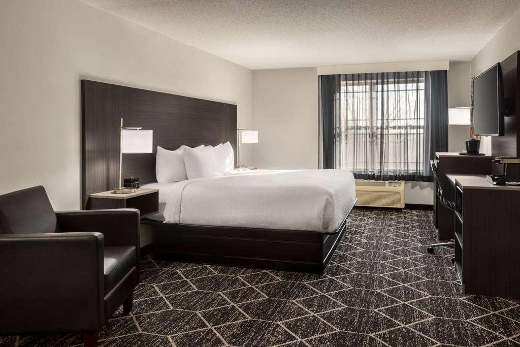 La Quinta & By Wyndham George Hotel