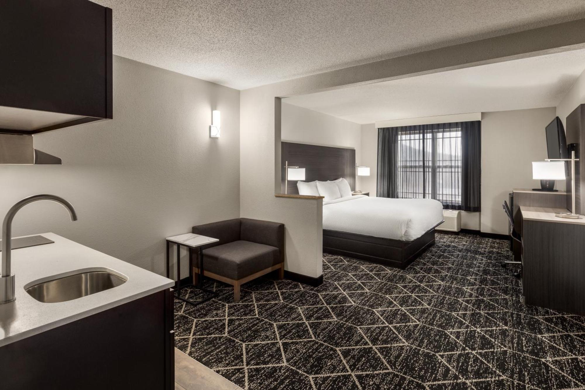 Hotel La Quinta & By Wyndham George Lake George
