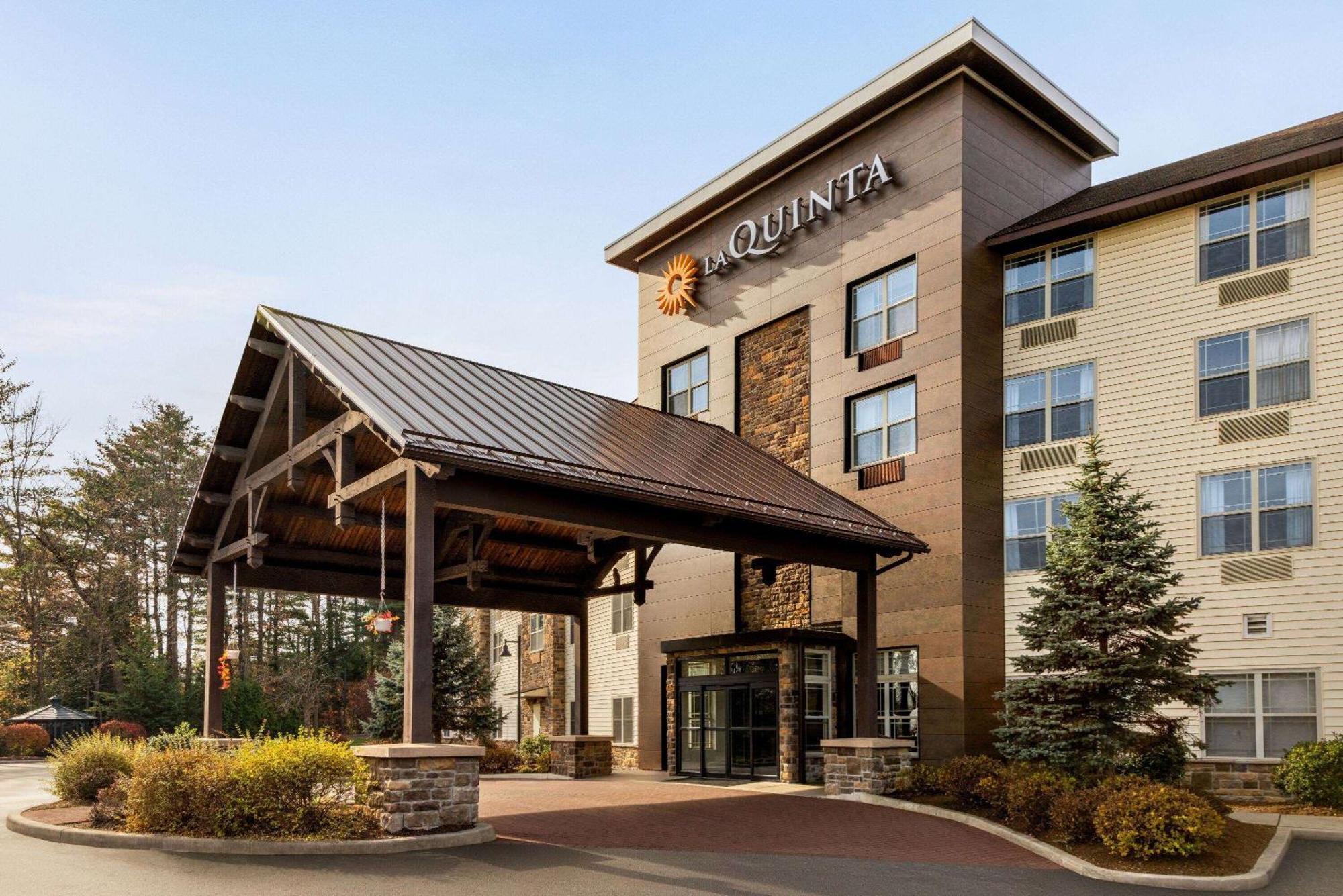 La Quinta & By Wyndham George Hotel
